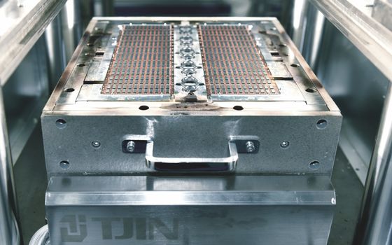 Einfach injizierte Halbleiterformmaschine Vollautomatische Übertragungsgießerei