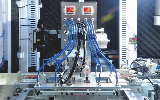 Elektronische Komponenten Trim- und Formmaschine Stanz- und Formsystem 1000W